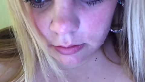 Snapshot of sweetlisa92 chatting on 12.17.24 Lisa  online show from 12.17.24