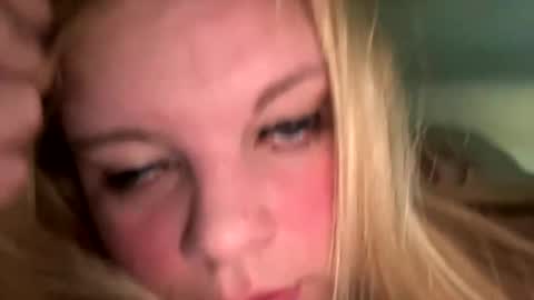 Snapshot of sweetlisa92 chatting on 01.22.25 Lisa  online show from 01.22.25