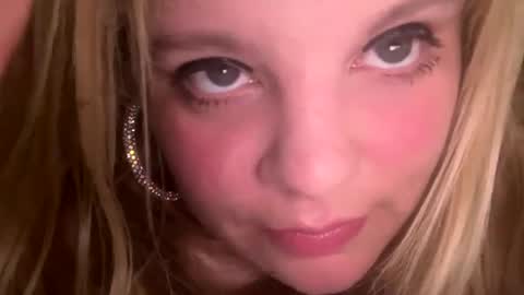 Snapshot of sweetlisa92 chatting on 03.11.25 Lisa  online show from 03.11.25