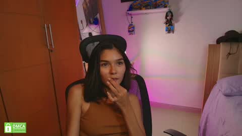 Snapshot of sweetlittlevenus chatting on 02.10.25 Venus online show from 02.10.25