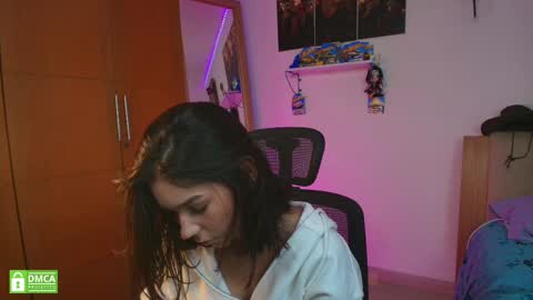 Snapshot of sweetlittlevenus chatting on 02.11.25 Venus online show from 02.11.25