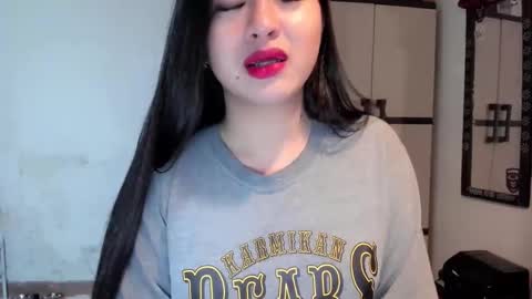 Snapshot of sweetlovepinay04 chatting on 01.01.25 Zoe online show from 01.01.25