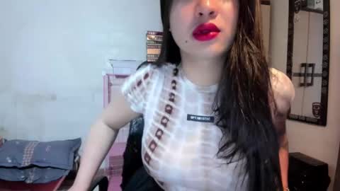 Snapshot of sweetlovepinay04 chatting on 01.18.25 Zoe online show from 01.18.25