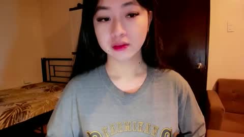 Snapshot of sweetlovepinay04 chatting on 10.11.25 Zoe online show from 10.11.25