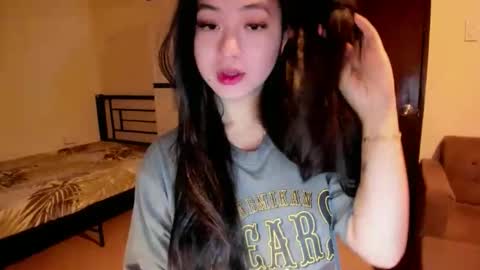 Snapshot of sweetlovepinay04 chatting on 10.18.25 Zoe online show from 10.18.25