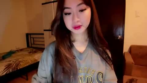 Snapshot of sweetlovepinay04 chatting on 10.29.25 Zoe online show from 10.29.25