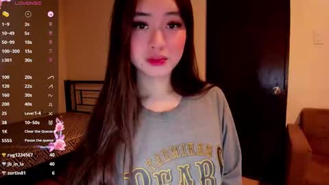 Snapshot of sweetlovepinay04 chatting on 11.11.25 Zoe online show from 11.11.25