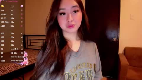 Snapshot of sweetlovepinay04 chatting on 11.12.25 Zoe online show from 11.12.25