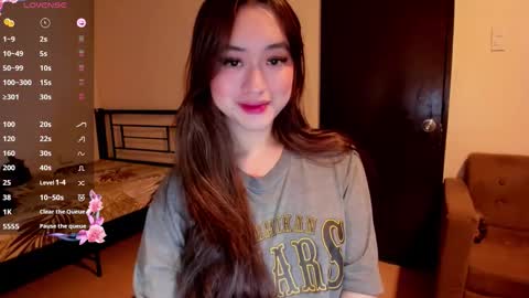 Snapshot of sweetlovepinay04 chatting on 11.19.25 Zoe online show from 11.19.25