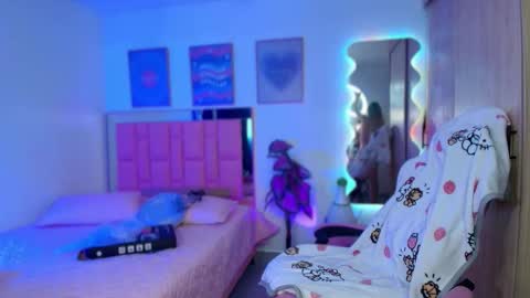 Snapshot of sweetlune chatting on 10.04.25 SweetLune online show from 10.04.25