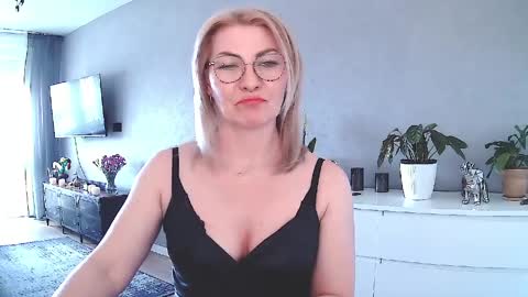 Snapshot of sweetmarthaaa chatting on 04.09.26 sweetmarthaaa online show from 04.09.26