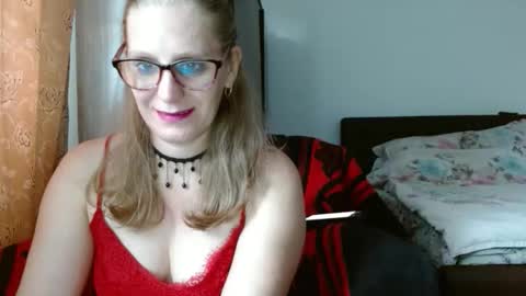 Snapshot of sweetmayaxoxo chatting on 10.28.25 sweetmayaxoxo online show from 10.28.25