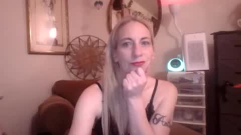 Snapshot of sweetmkb chatting on 02.16.26 Aria online show from 02.16.26