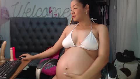 Sweetmom12 online show from 01.11.25