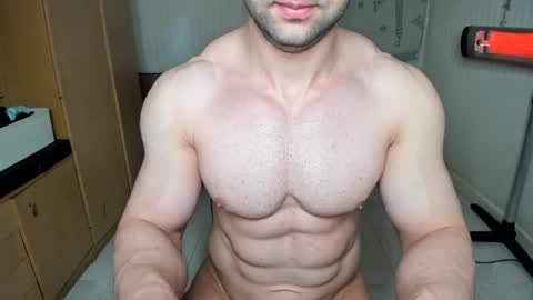 Snapshot of sweetmuscles_boy chatting on 12.30.24 Lorenzo online show from 12.30.24