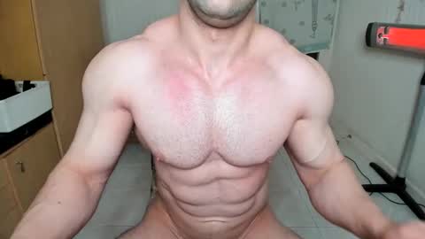 Snapshot of sweetmuscles_boy chatting on 01.03.25 Lorenzo online show from 01.03.25
