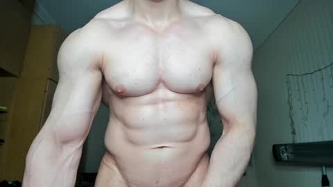 Snapshot of sweetmuscles_boy chatting on 01.09.25 Lorenzo online show from 01.09.25