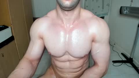 Snapshot of sweetmuscles_boy chatting on 01.10.25 Lorenzo online show from 01.10.25