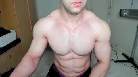 Snapshot of sweetmuscles_boy chatting on 01.16.25 Lorenzo online show from 01.16.25
