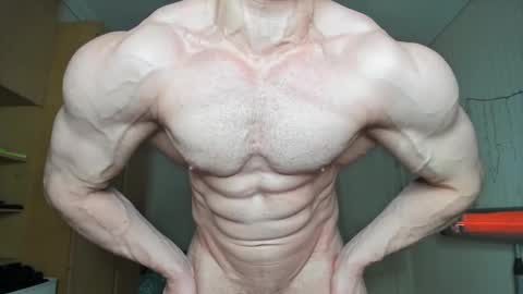 Snapshot of sweetmuscles_boy chatting on 01.18.25 Lorenzo online show from 01.18.25