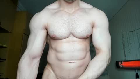Snapshot of sweetmuscles_boy chatting on 01.24.25 Lorenzo online show from 01.24.25