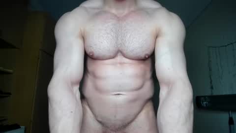 Snapshot of sweetmuscles_boy chatting on 01.29.25 Lorenzo online show from 01.29.25