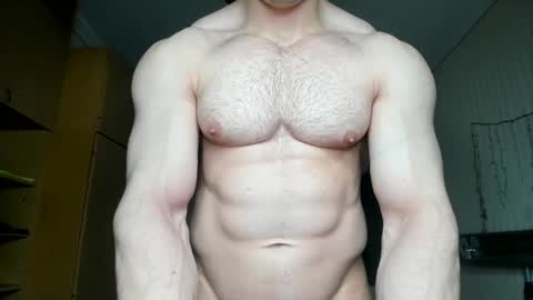 Snapshot of sweetmuscles_boy chatting on 02.04.25 Lorenzo online show from 02.04.25