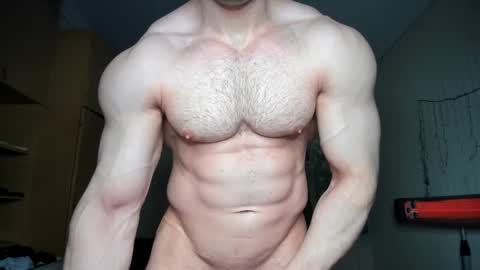 Snapshot of sweetmuscles_boy chatting on 02.06.25 Lorenzo online show from 02.06.25