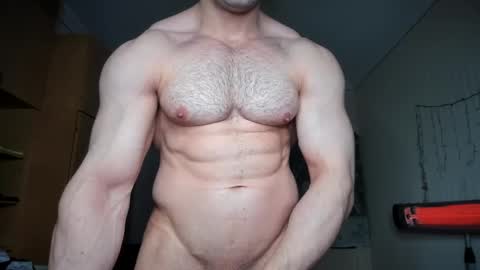 Snapshot of sweetmuscles_boy chatting on 02.11.25 Lorenzo online show from 02.11.25
