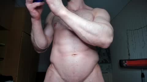 Snapshot of sweetmuscles_boy chatting on 02.11.25 Lorenzo online show from 02.11.25