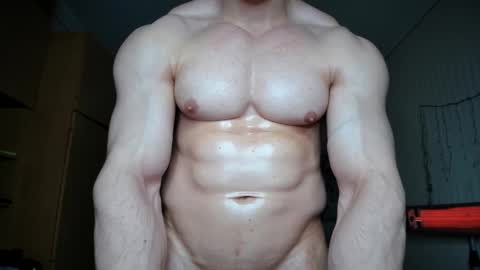 Snapshot of sweetmuscles_boy chatting on 02.14.25 Lorenzo online show from 02.14.25