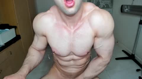 Snapshot of sweetmuscles_boy chatting on 02.16.25 Lorenzo online show from 02.16.25