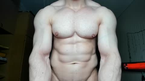 Snapshot of sweetmuscles_boy chatting on 02.18.25 Lorenzo online show from 02.18.25