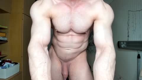 Snapshot of sweetmuscles_boy chatting on 02.19.25 Lorenzo online show from 02.19.25