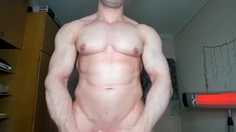 Snapshot of sweetmuscles_boy chatting on 03.04.25 Lorenzo online show from 03.04.25