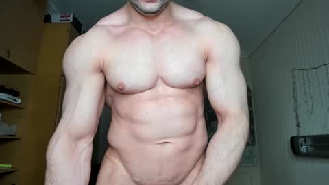 Snapshot of sweetmuscles_boy chatting on 03.07.25 Lorenzo online show from 03.07.25
