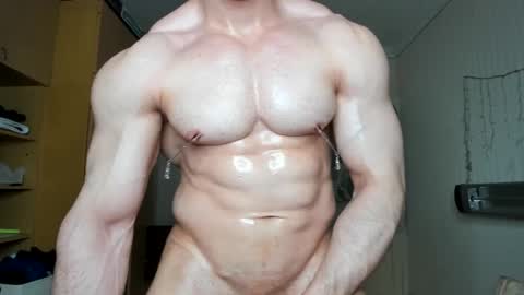 Snapshot of sweetmuscles_boy chatting on 03.08.25 Lorenzo online show from 03.08.25