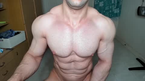 Snapshot of sweetmuscles_boy chatting on 03.10.25 Lorenzo online show from 03.10.25