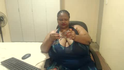Snapshot of sweetnoziexxx chatting on 12.06.24 sweetnoziexxx online show from 12.06.24