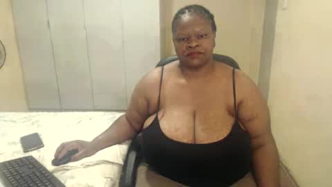 Snapshot of sweetnoziexxx chatting on 12.08.24 sweetnoziexxx online show from 12.08.24