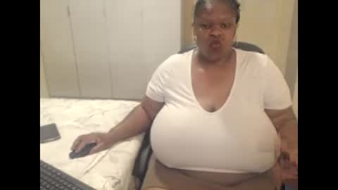 Snapshot of sweetnoziexxx chatting on 12.15.24 sweetnoziexxx online show from 12.15.24