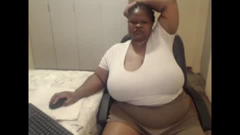 Snapshot of sweetnoziexxx chatting on 12.15.24 sweetnoziexxx online show from 12.15.24