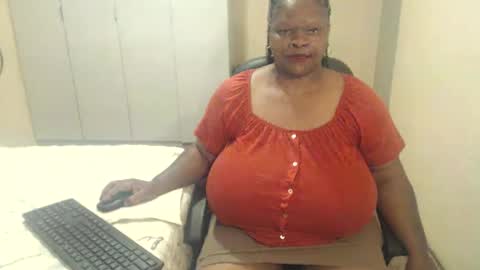 Snapshot of sweetnoziexxx chatting on 01.12.25 sweetnoziexxx online show from 01.12.25