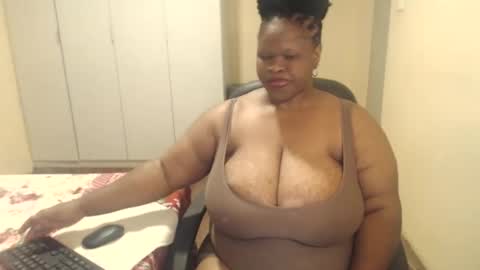 Snapshot of sweetnoziexxx chatting on 01.28.25 sweetnoziexxx online show from 01.28.25