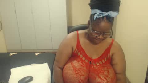 Snapshot of sweetnoziexxx chatting on 02.14.25 sweetnoziexxx online show from 02.14.25