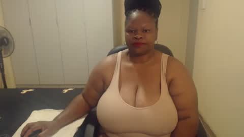 Snapshot of sweetnoziexxx chatting on 02.16.25 sweetnoziexxx online show from 02.16.25