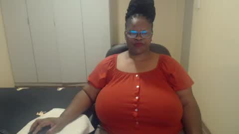 Snapshot of sweetnoziexxx chatting on 02.17.25 sweetnoziexxx online show from 02.17.25