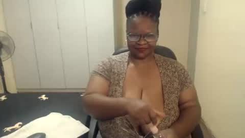 Snapshot of sweetnoziexxx chatting on 02.24.25 sweetnoziexxx online show from 02.24.25