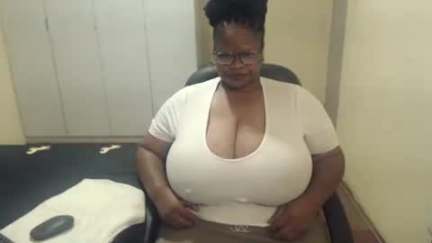 Snapshot of sweetnoziexxx chatting on 02.26.25 sweetnoziexxx online show from 02.26.25