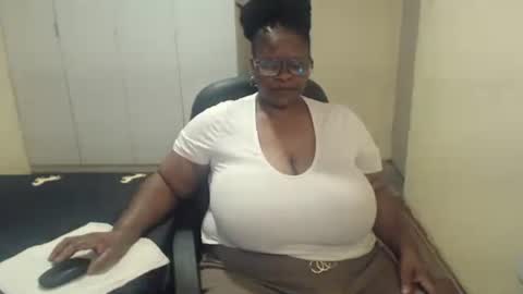 Snapshot of sweetnoziexxx chatting on 02.26.25 sweetnoziexxx online show from 02.26.25